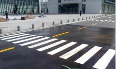 <b>道路划线施工</b>